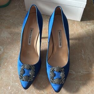 Manolo Blahnik Hangisi 105 blue satin